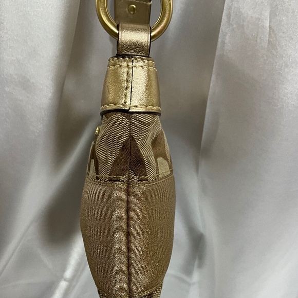 Coach small wrist/elbow  bag with signature print  18-H4c - Picture 3 of 8